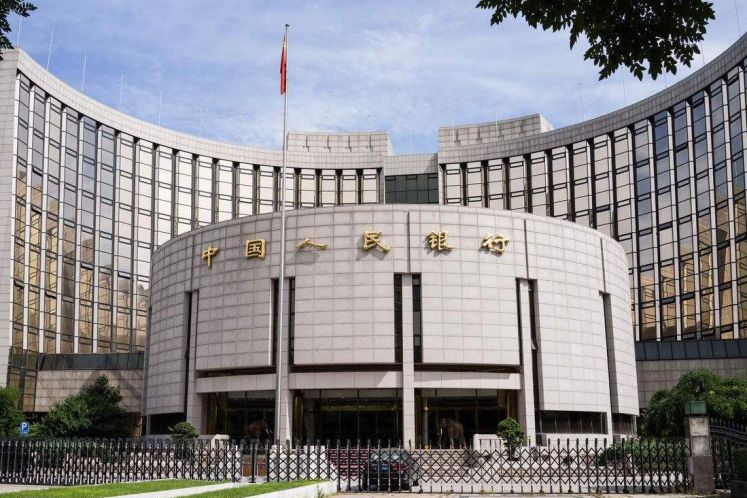 銀行凈息差現企穩跡象，普通人理財要換思路了？｜《財經》特別報道